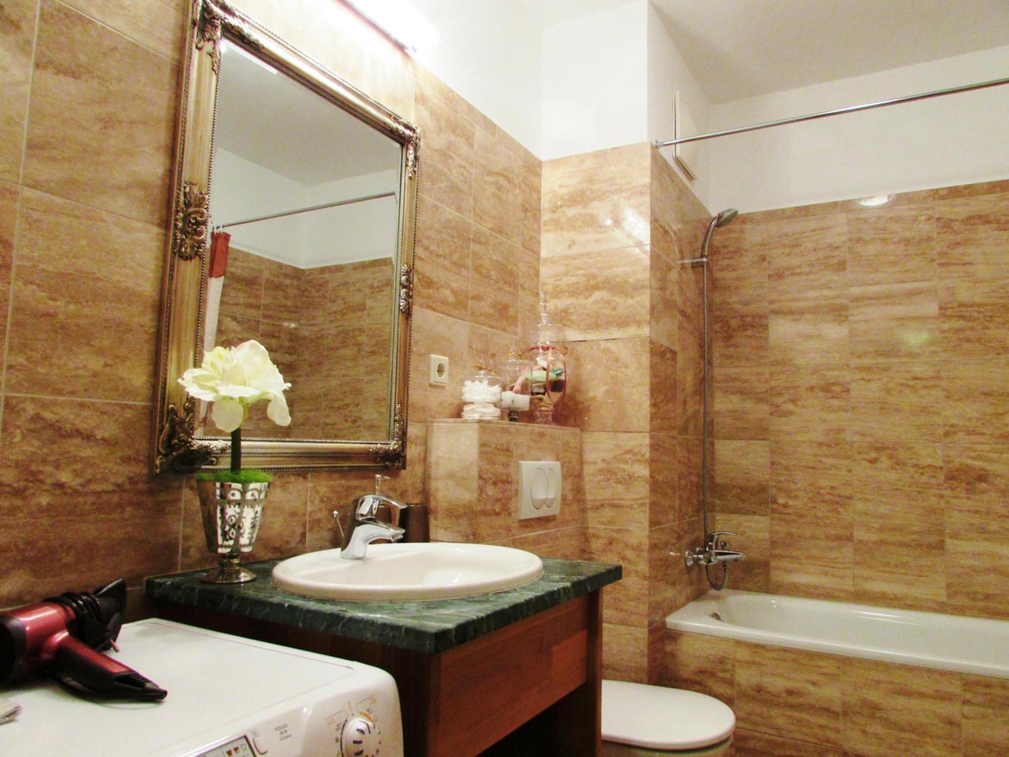 Colours Apartments Superior With Free Parking บูดาเปสต์ ภายนอก รูปภาพ