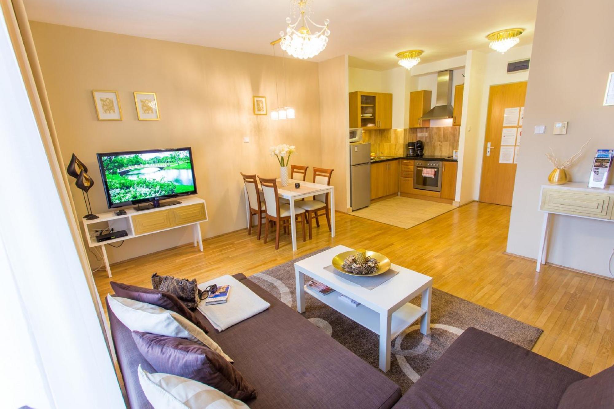 Colours Apartments Superior With Free Parking บูดาเปสต์ ภายนอก รูปภาพ